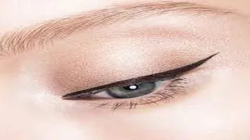 The Ultimate Guide to Eyeliner: A Comprehensive Review